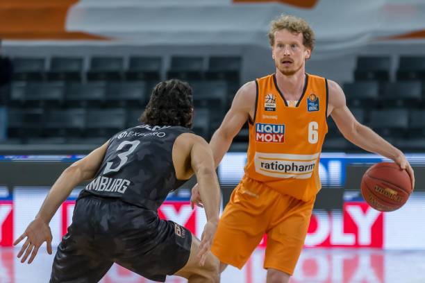 他将获得更 他将获得更