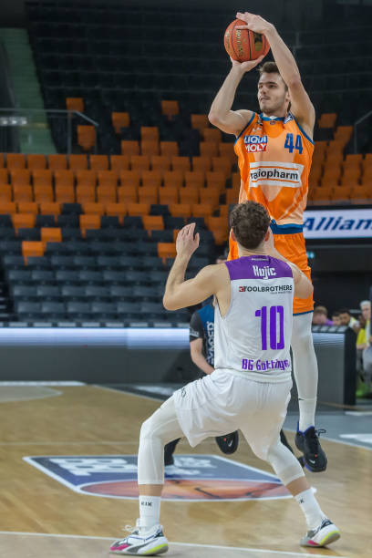 [NBA]勇士抢断反击得手 布里奇斯三分强势回应.