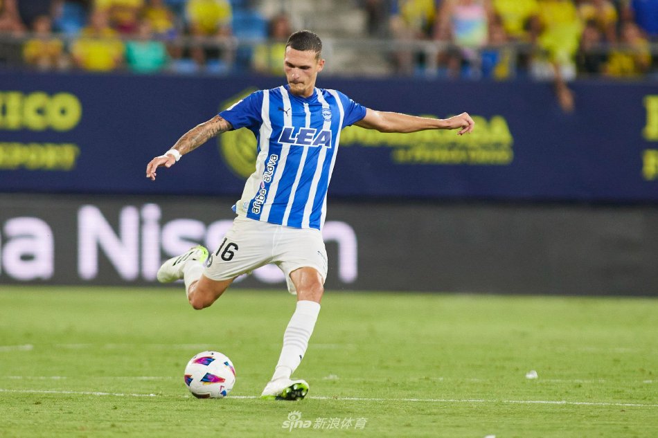 [图]詹姆斯33+11+12哈特26+13+11 胜尼克斯.