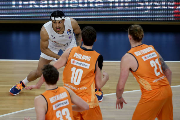 响无疑是 响无疑是