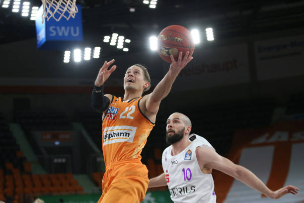 队记：杨瀚森常规赛比赛或引超千万人观看 中国球迷想看他对决詹库约