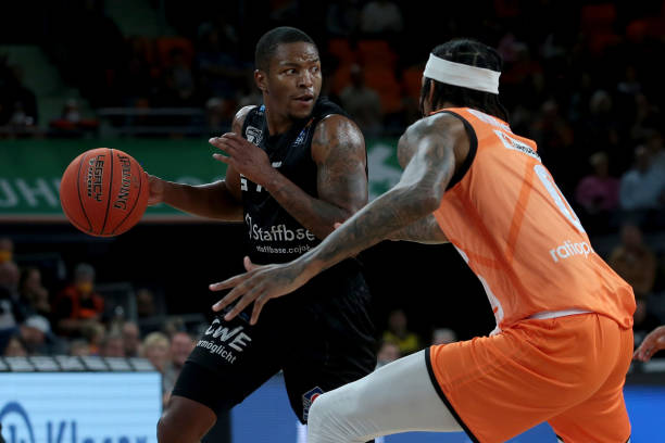 强的对抗能 强的对抗能